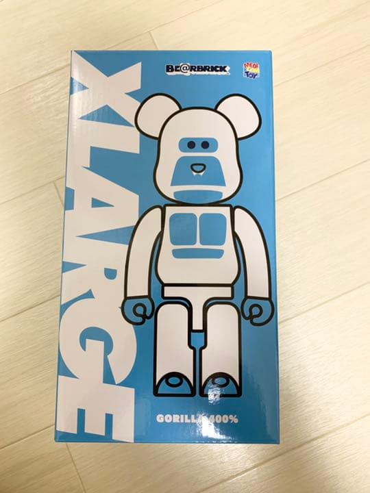 エクストララージ　ベアブリック