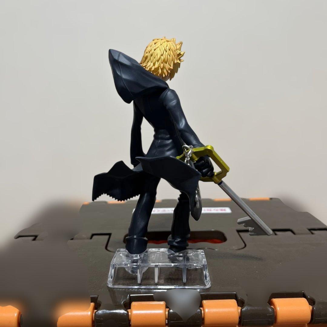 ほぼ新品/BANDAI KINGDOM HEARTS ロクサス フィギュア