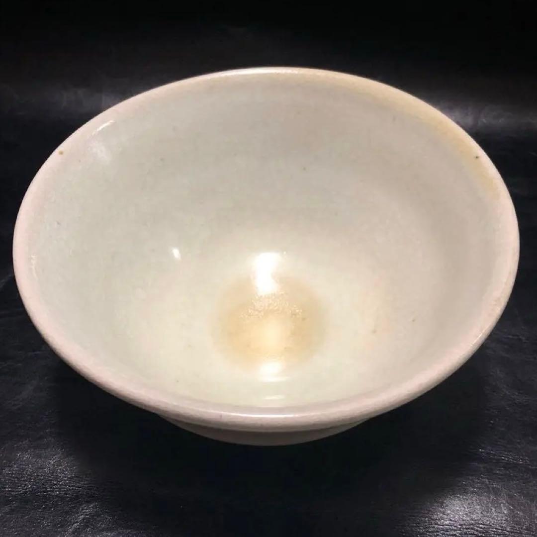究極の美◼️蔵から吸い込まれる様な美しい白い抹茶茶碗が出てきました。茶道具、花道具