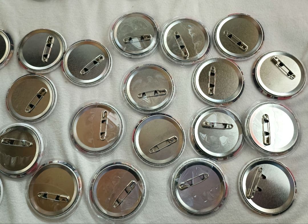 すとぷり　莉犬　缶バッチ　アリツア　等身