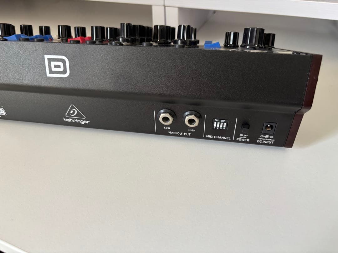 Behringer MODEL D ベリンガー アナログシンセサイザー