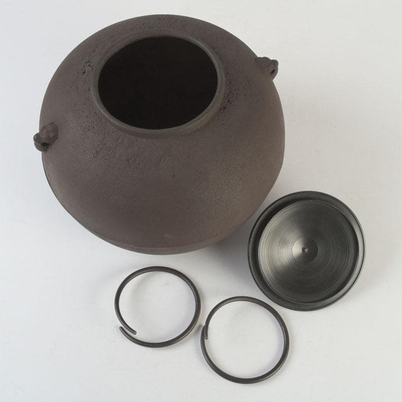 茶道具　釜師　畠春斎作　丸形釜　共布共箱　V　9899A