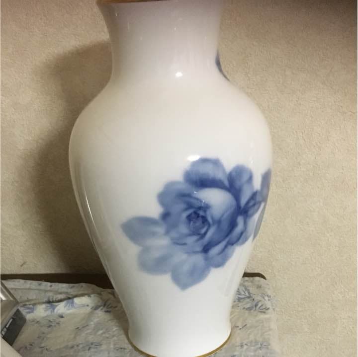 皇室御用達、大倉陶園の壺