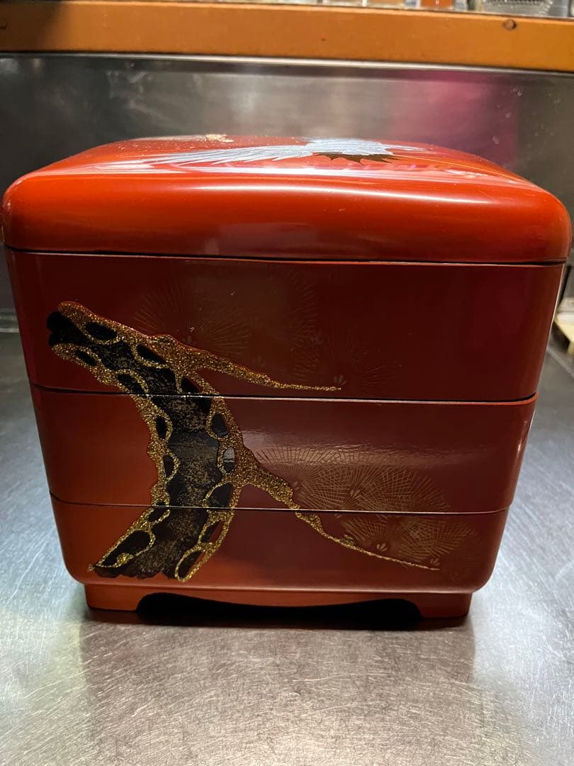 洗朱四ツ揃枠足　錆老松鶴 洗朱四ツ揃お屠蘇 鶴と松の絵柄　&重箱　鶴と松の絵柄