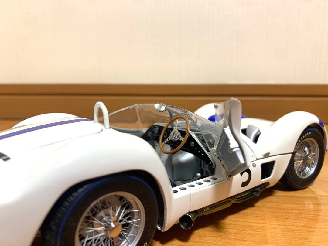 ミニカー 1/18MINICHAMPS Maserati Tipo 61