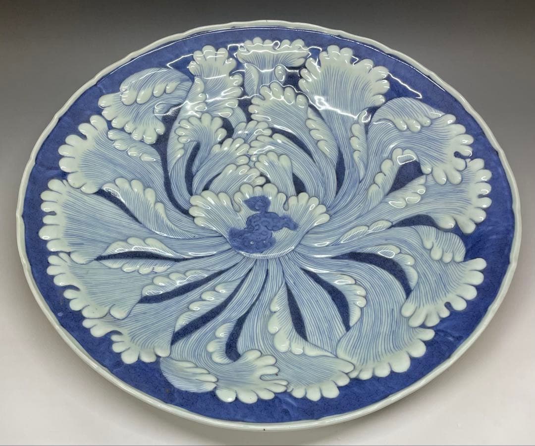 古伊万里　唐獅子牡丹　大明成化年製　染付　陽刻　大皿　y27