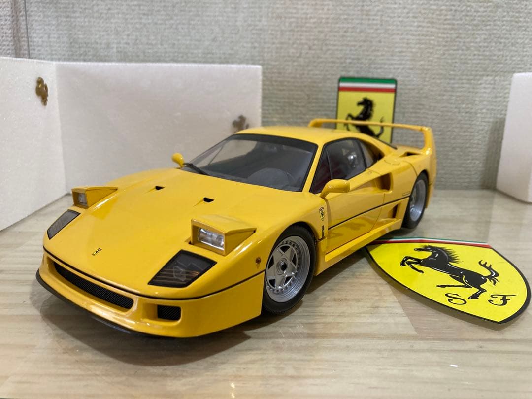 ミニカー FERRARI F40 1:18