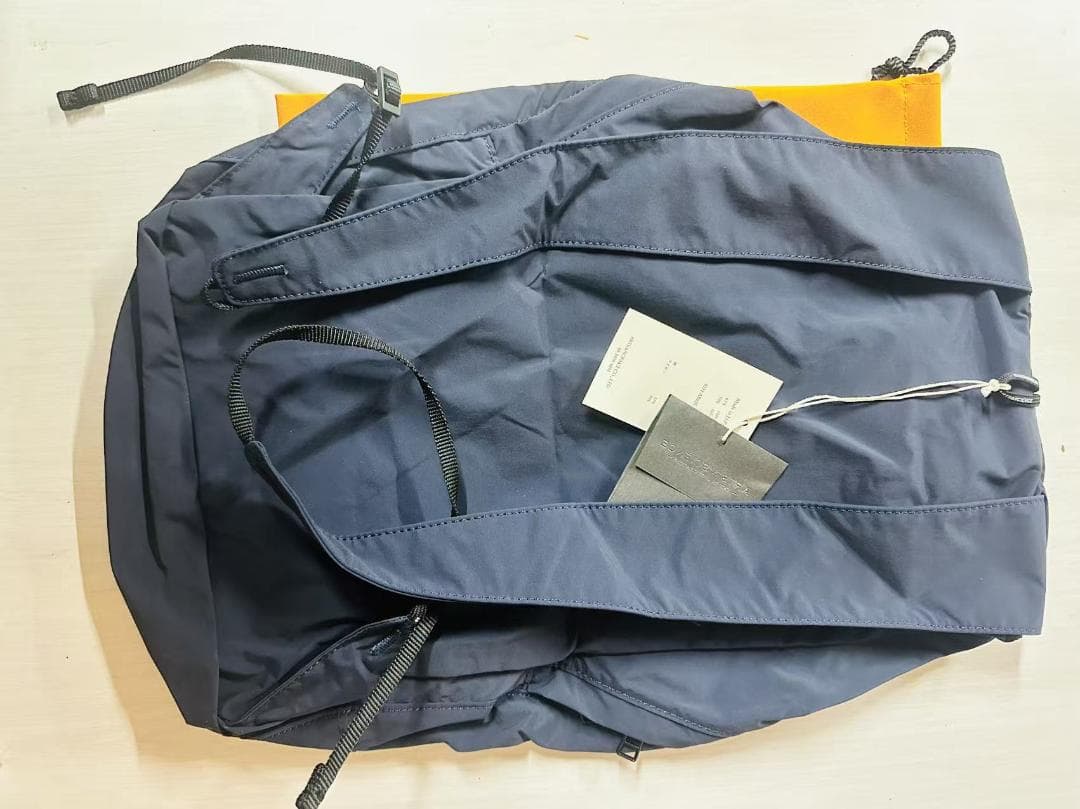 Pocketable day packバックパック紺色のポケットは付いていません