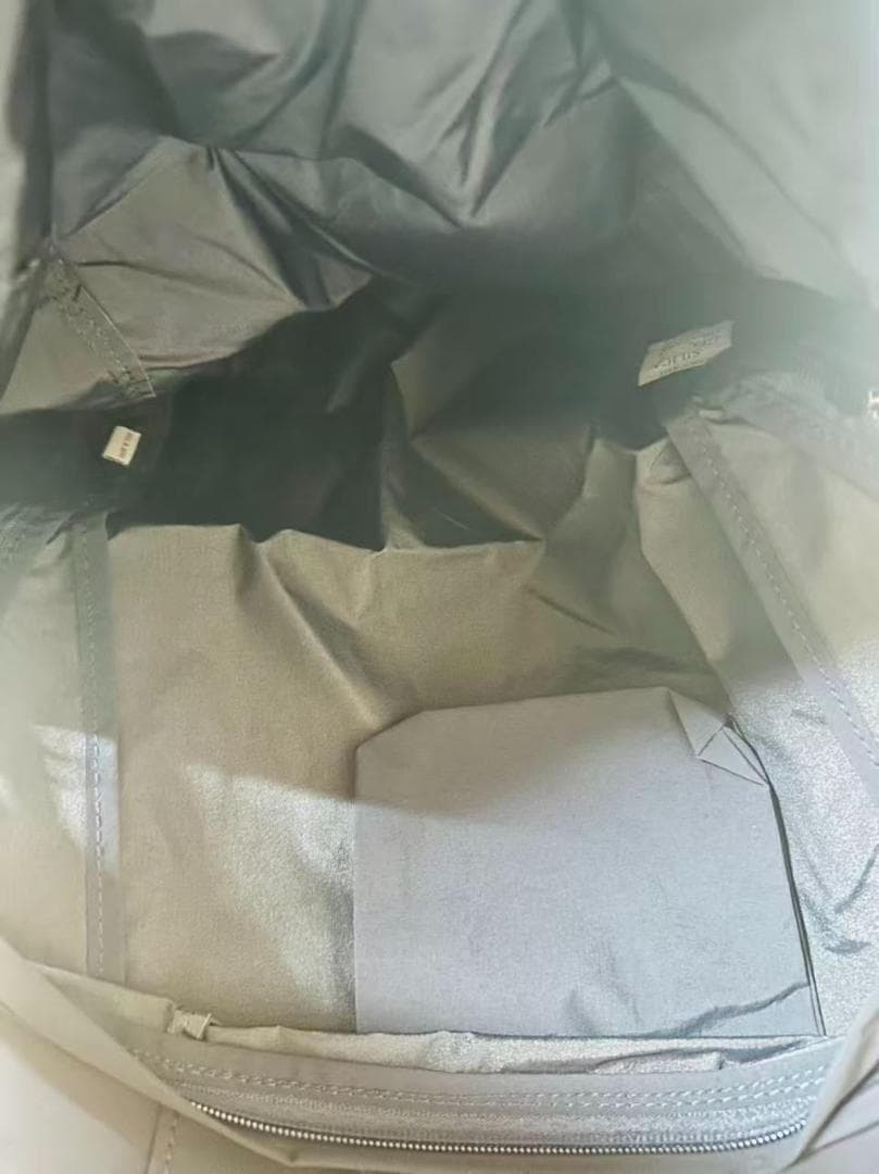 Pocketable day packバックパック紺色のポケットは付いていません