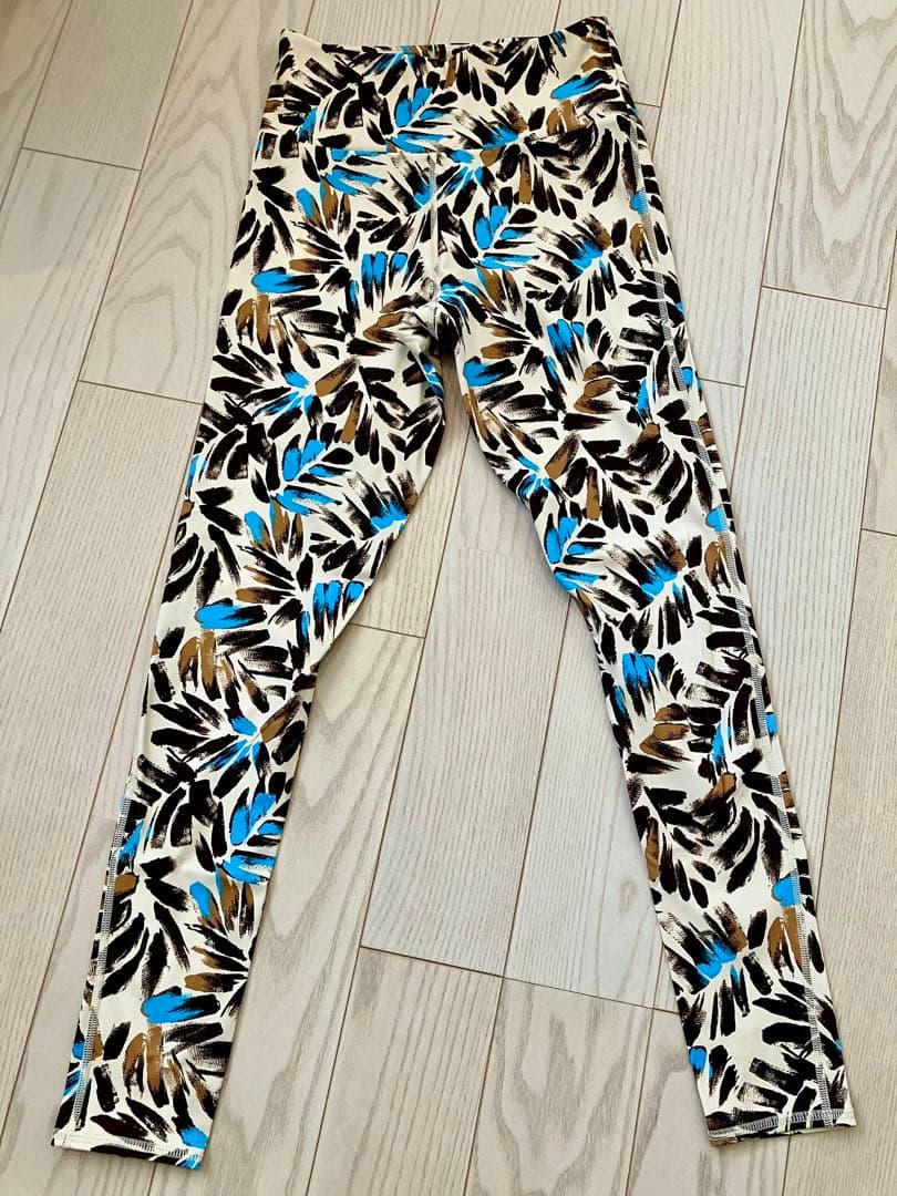 【美品】jumpone ジャンプワン ボタニカル ブラトップ・レギンスセット