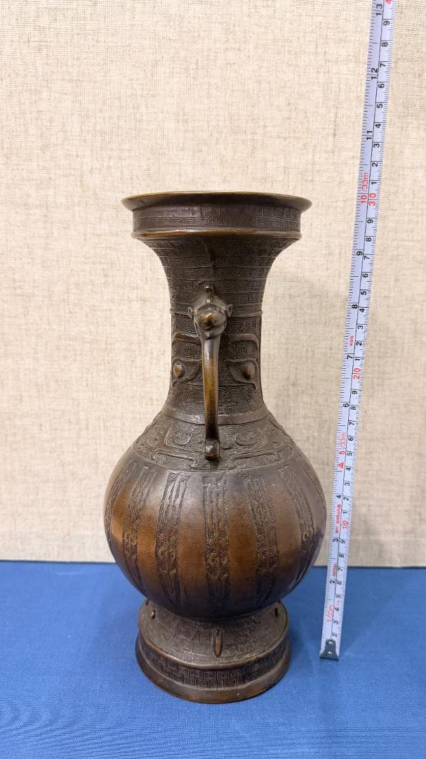 銅製 古風意匠 香炉台・飾り台｜青銅色｜静かな佇まい｜一点物