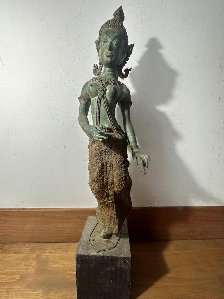 タイ仏像　女性ダンサーのブロンズ像　ブロンズ彫刻。19世紀後半