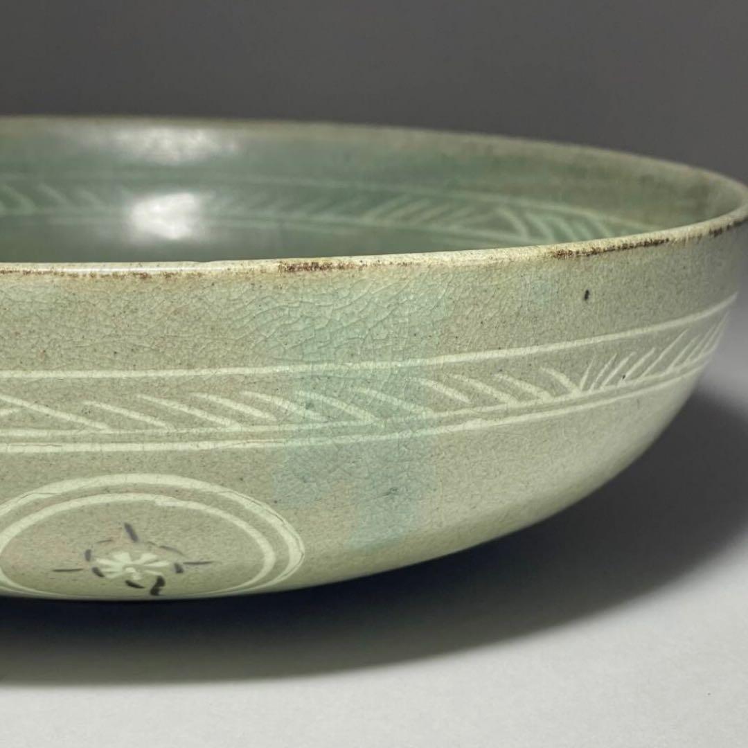 青磁象嵌　碗　箱付