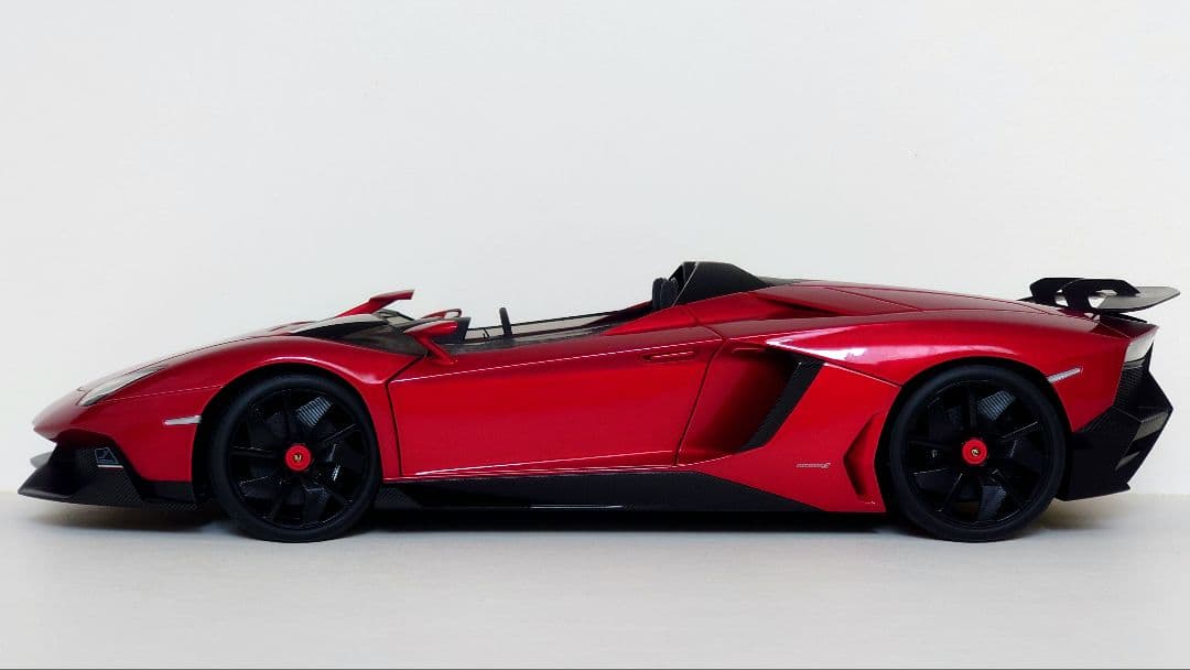 ランボルギーニ　アヴェンタドール J（レッド）