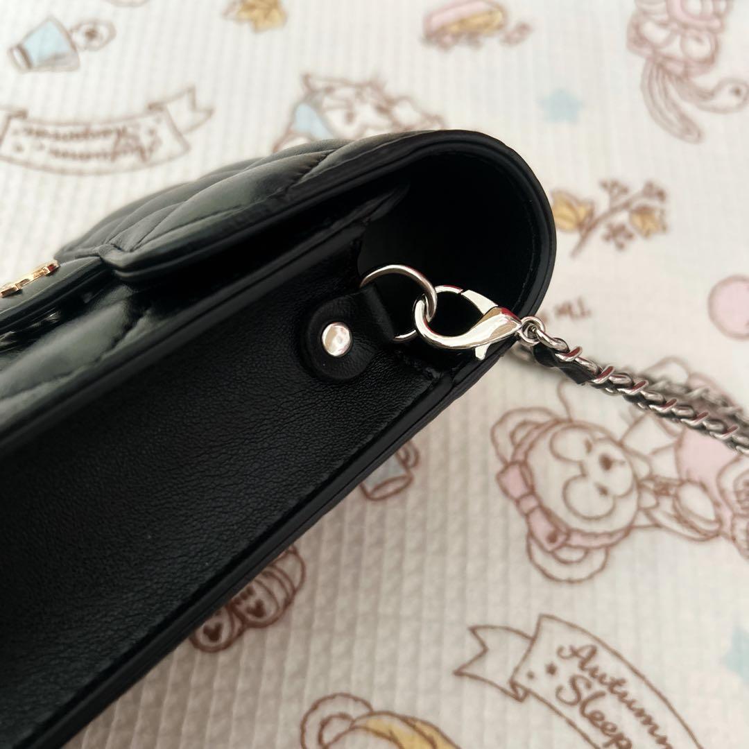 CHANEL ノベルティ スマホショルダー チェーンポーチ ラムスキン