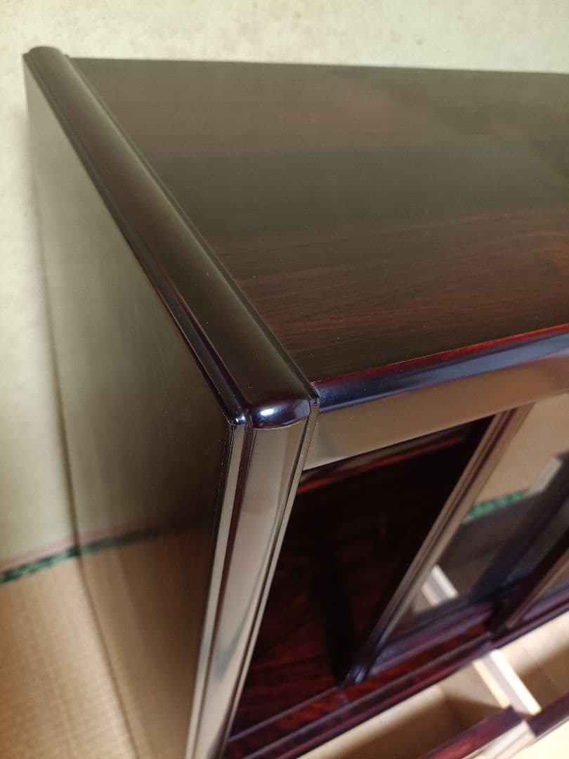 【送料込！】ダークブラウン木製茶タンス ガラス扉付き