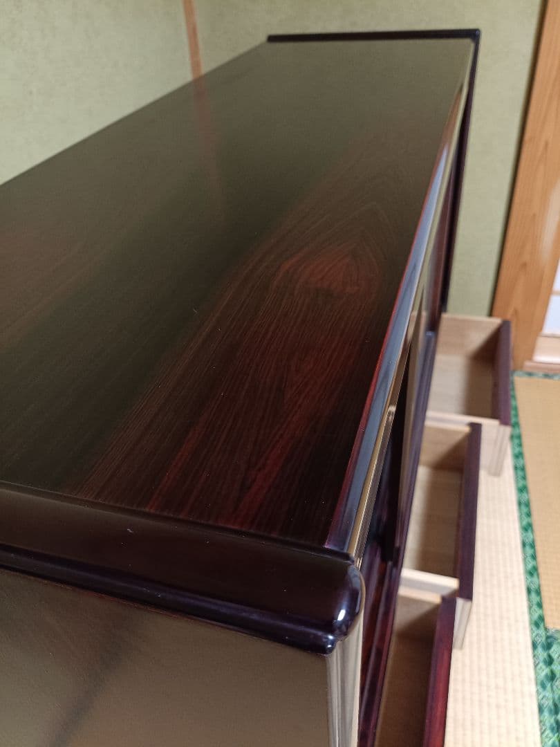 【送料込！】ダークブラウン木製茶タンス ガラス扉付き