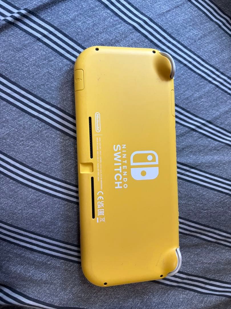 Nintendo Switch Lite イエロー 本体　ソフト2本