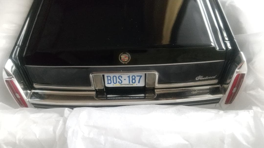 1/18 BoS-モデル キャデラック フリートウッド ブローアム 1982