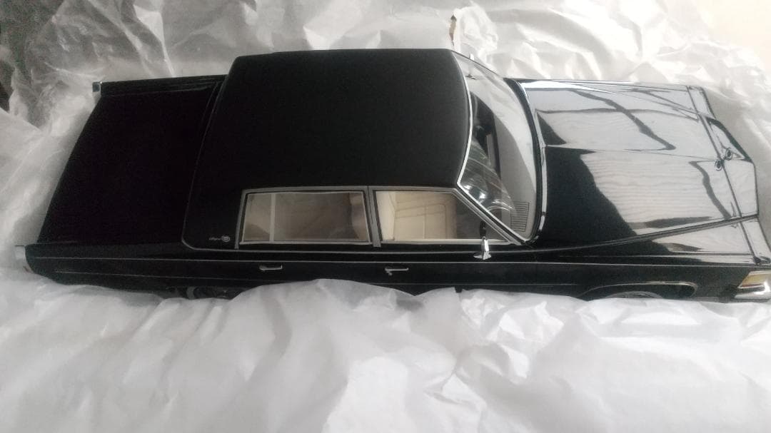 1/18 BoS-モデル キャデラック フリートウッド ブローアム 1982