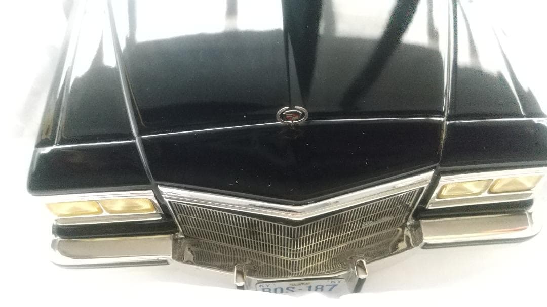 1/18 BoS-モデル キャデラック フリートウッド ブローアム 1982
