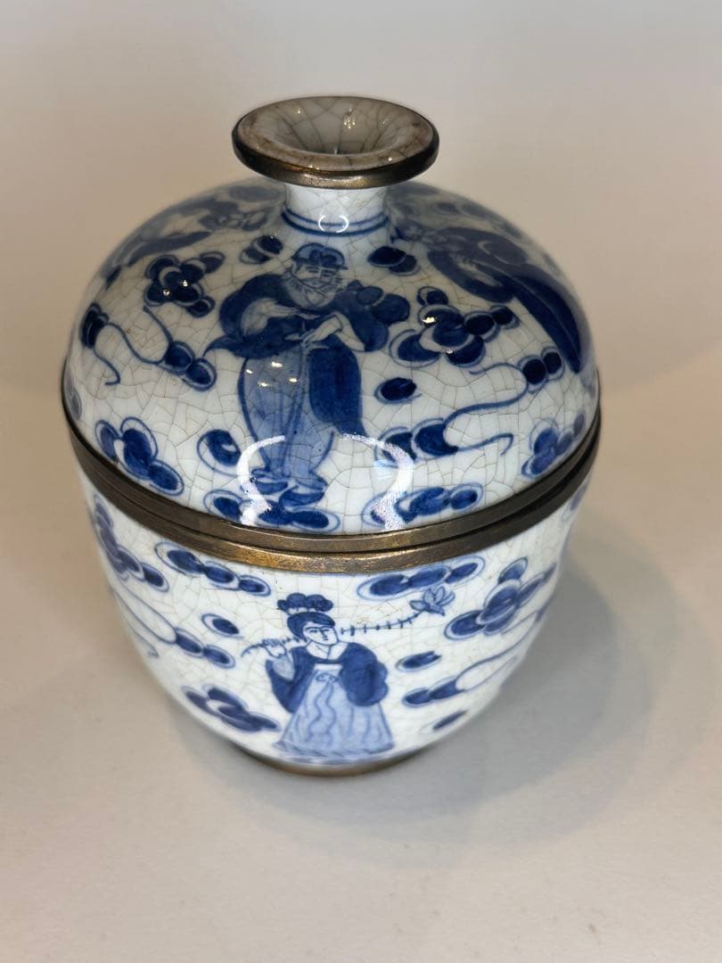 洪憲年製　染付　人物図　蓋付小壺　開片　包銀口　底款有り　青花　古陶磁