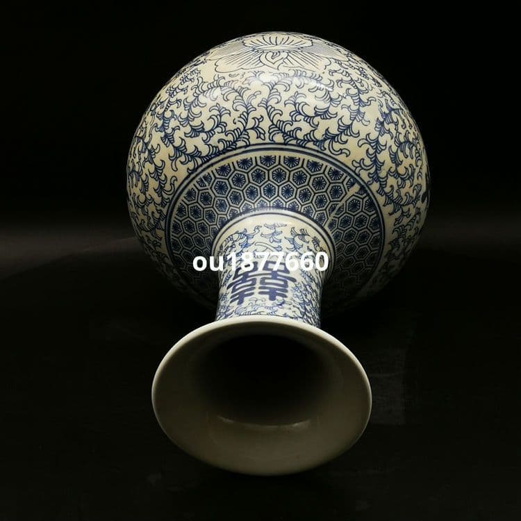 青花纏枝牡丹喜字賞瓶 景徳鎮 陶磁器 装飾品 現代工芸品 美術品 置物
