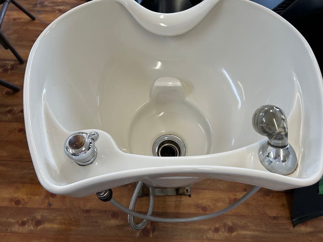 黒 スタイリングチェアとシャンプー台セット