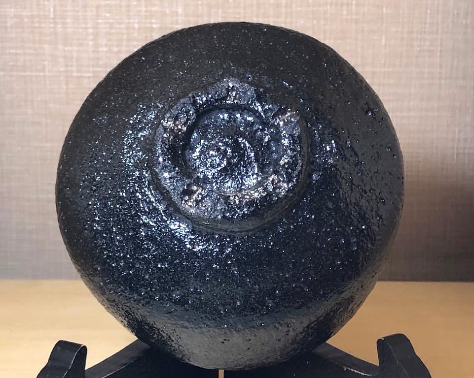 愛媛県　松本博伸作　瀬戸黒　茶碗　在銘　無傷保証　共箱　古物。