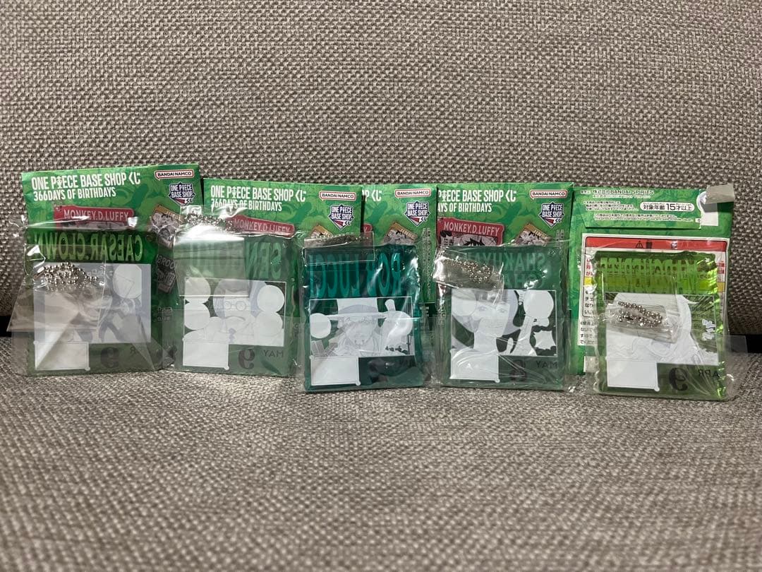 ONE PIECE BASE SHOPくじ　アクリルブロックチャーム　ルッチなど