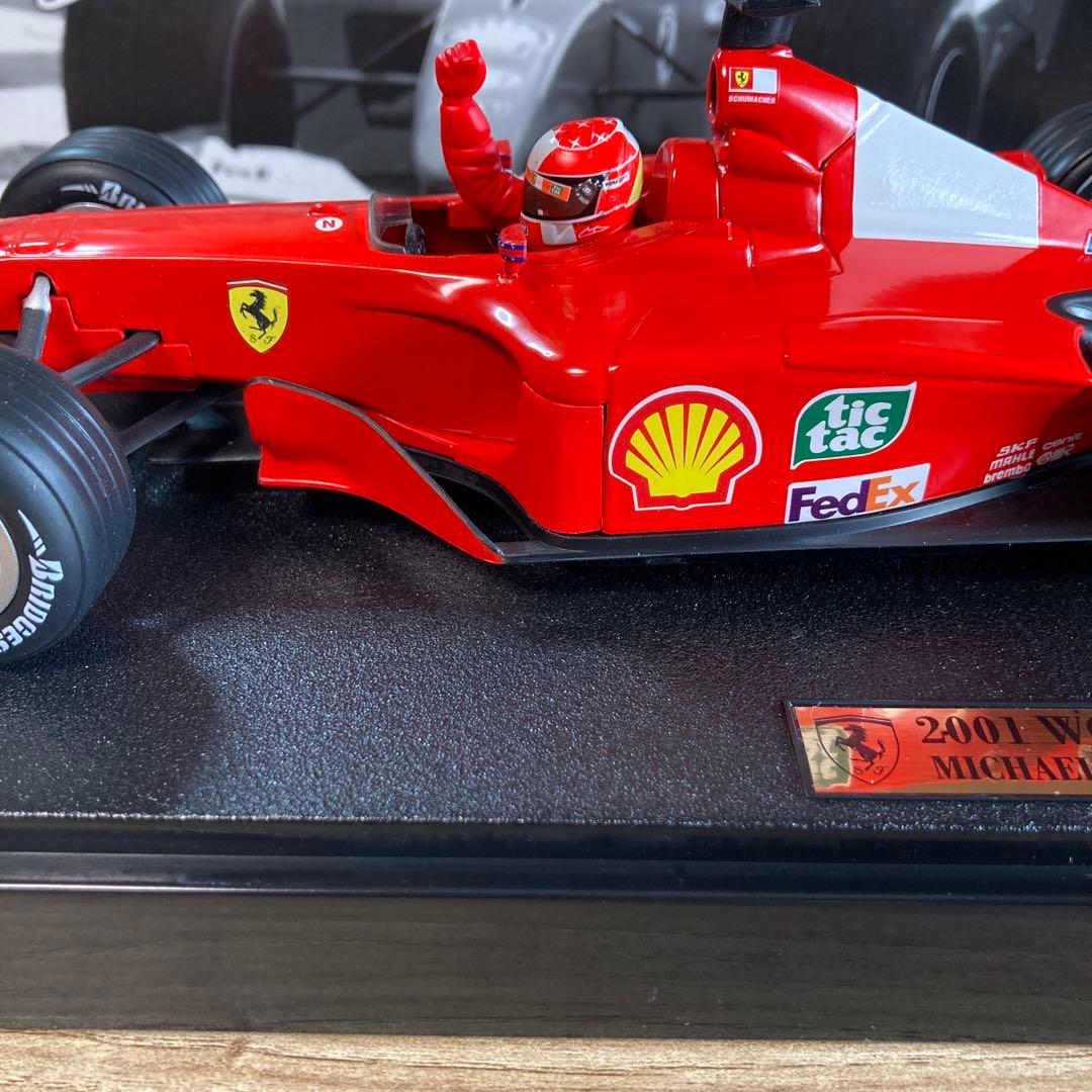 ホットウィール1/18フェラーリF2001Mシューマッハ ワールドチャンピオン