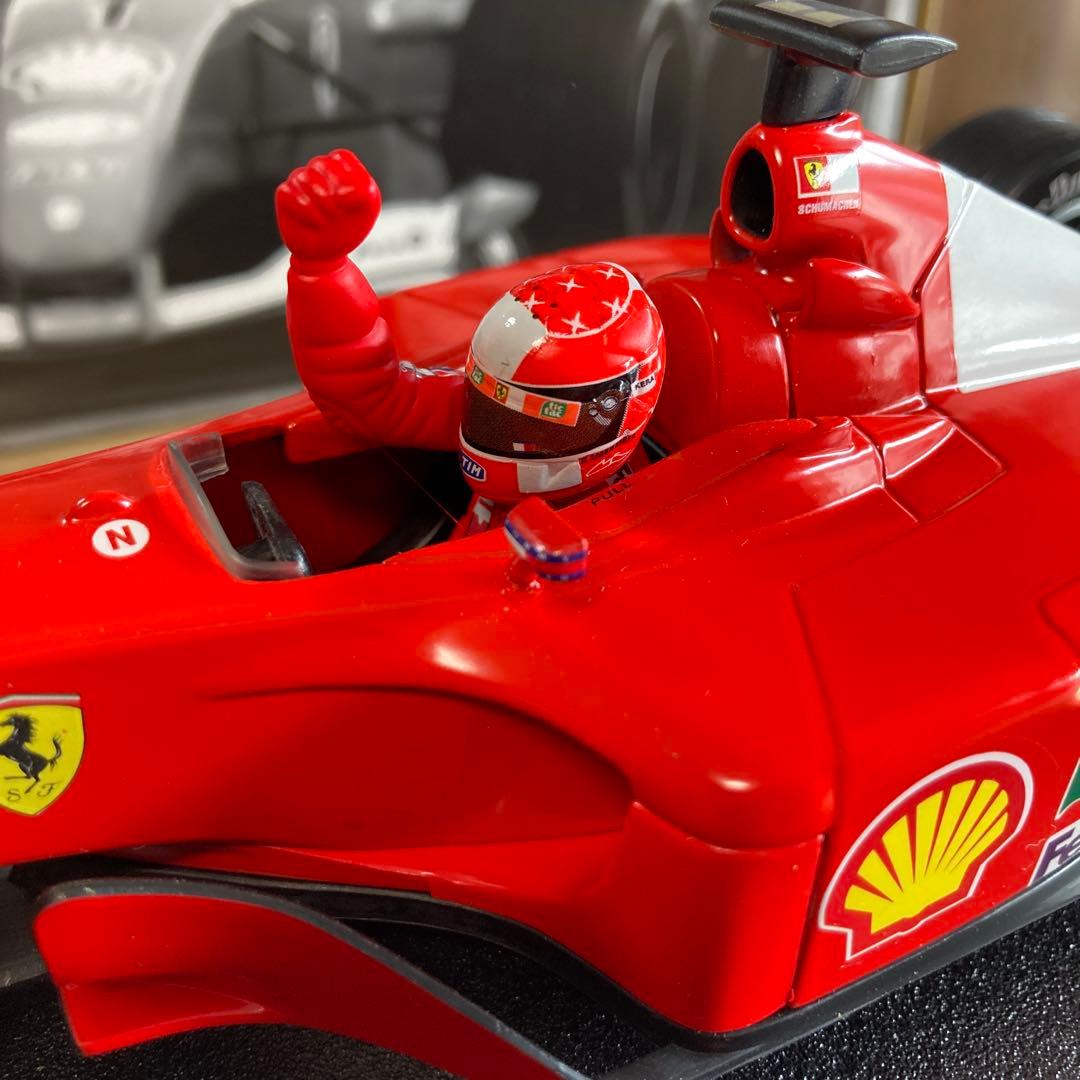 ホットウィール1/18フェラーリF2001Mシューマッハ ワールドチャンピオン