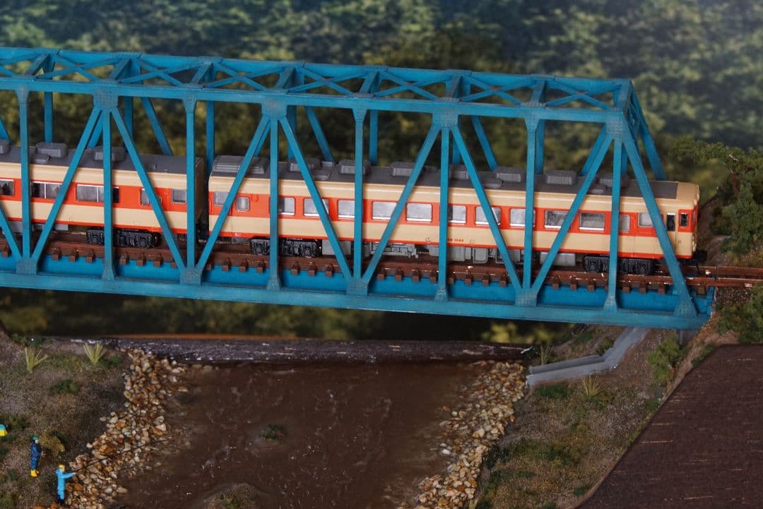 Nゲージ鉄道模型ジオラマ　トラス橋を渡る地方ローカル線