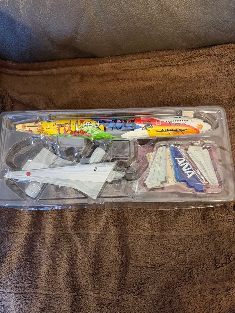 非売品 ANA 1/200 B777-200 HELLO 2020 JET