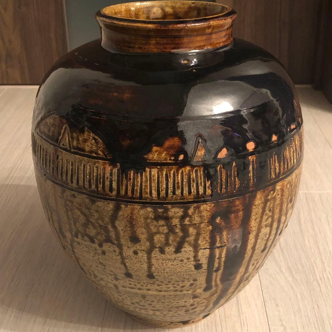 究極の古美術◼️蔵から黒飴のような美しい雰囲気の良い飴色の花瓶、壺が出てきました。