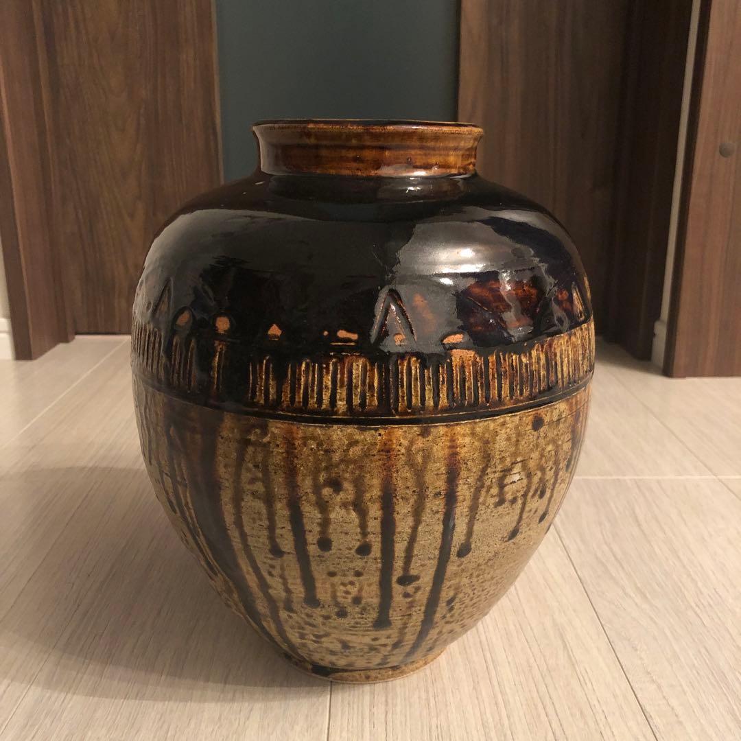 究極の古美術◼️蔵から黒飴のような美しい雰囲気の良い飴色の花瓶、壺が出てきました。