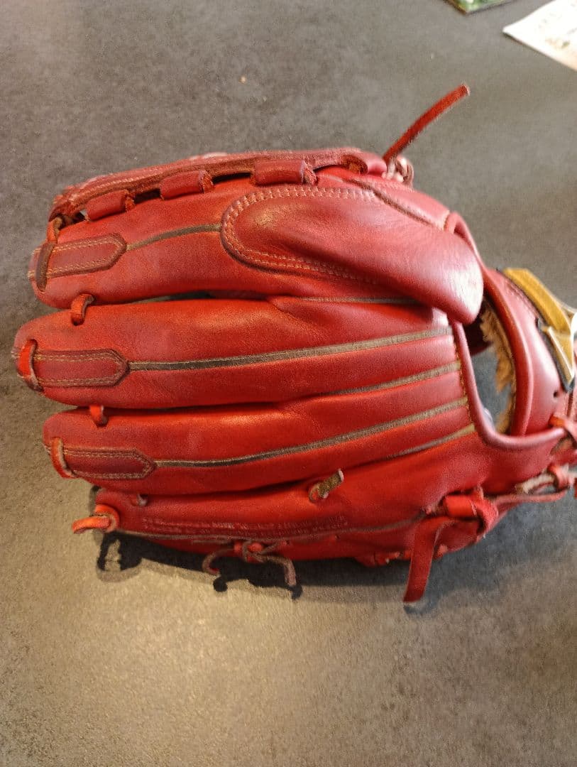 ミズノ　グロ－バルエリート　 軟式用グローブ 赤　ピッチャー