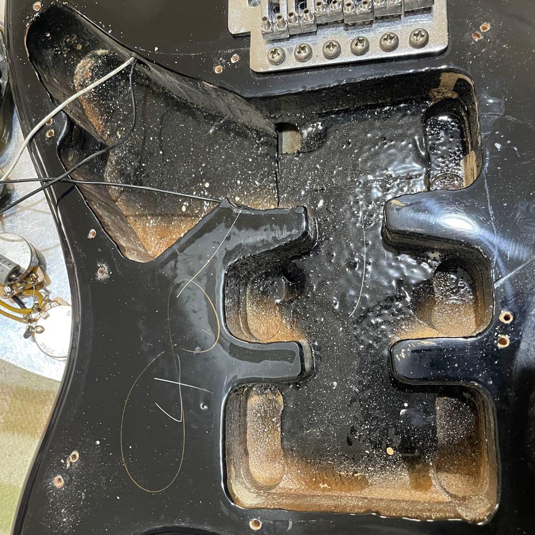 高級ピックアップ搭載　いい音　ストラトキャスタータイプ　弦高調整済み　です