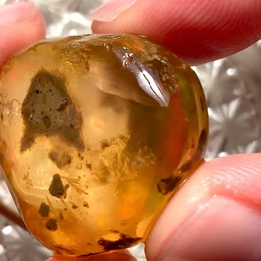 キュートなハンドポリッシュオパール90ct /鉱物標本