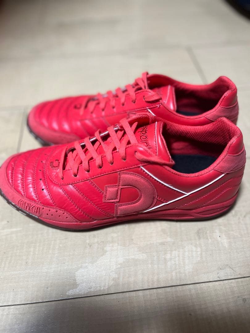 赤 フットサルシューズ ストライプデザイン