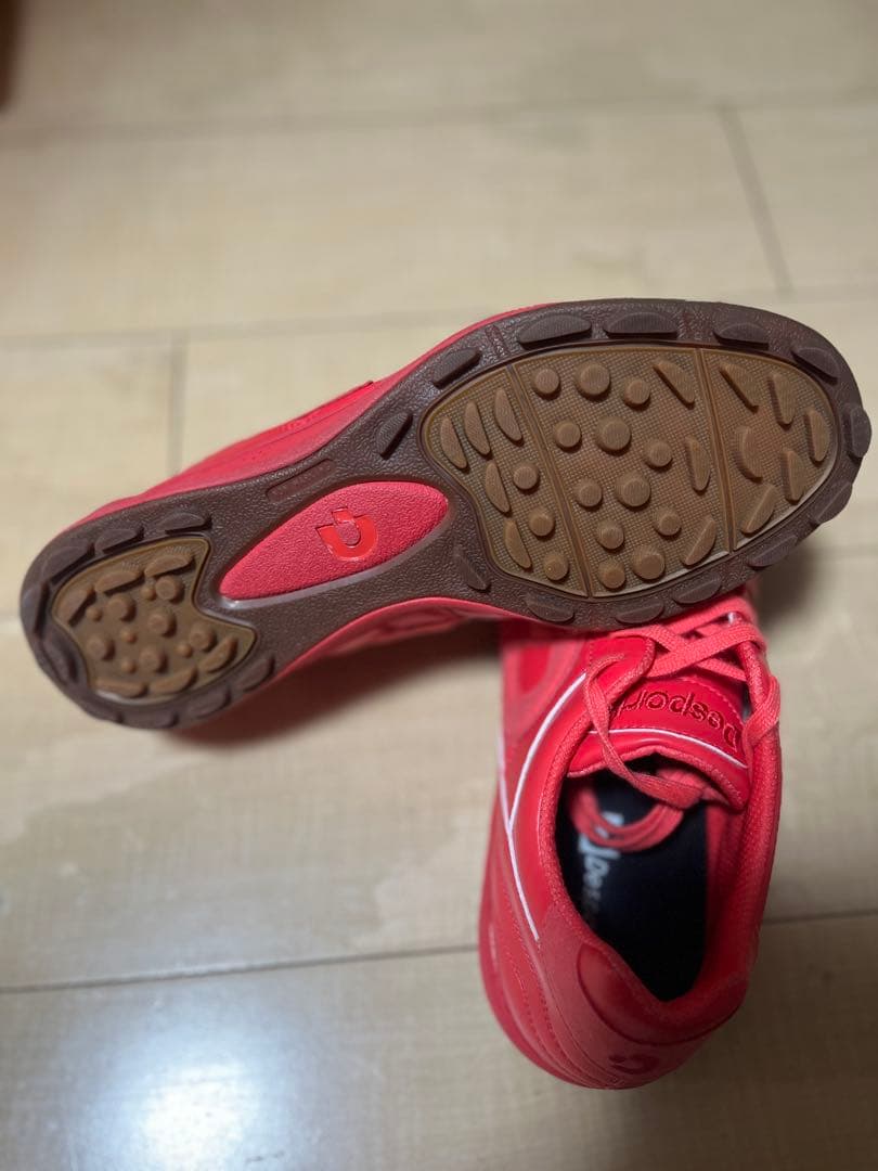 赤 フットサルシューズ ストライプデザイン