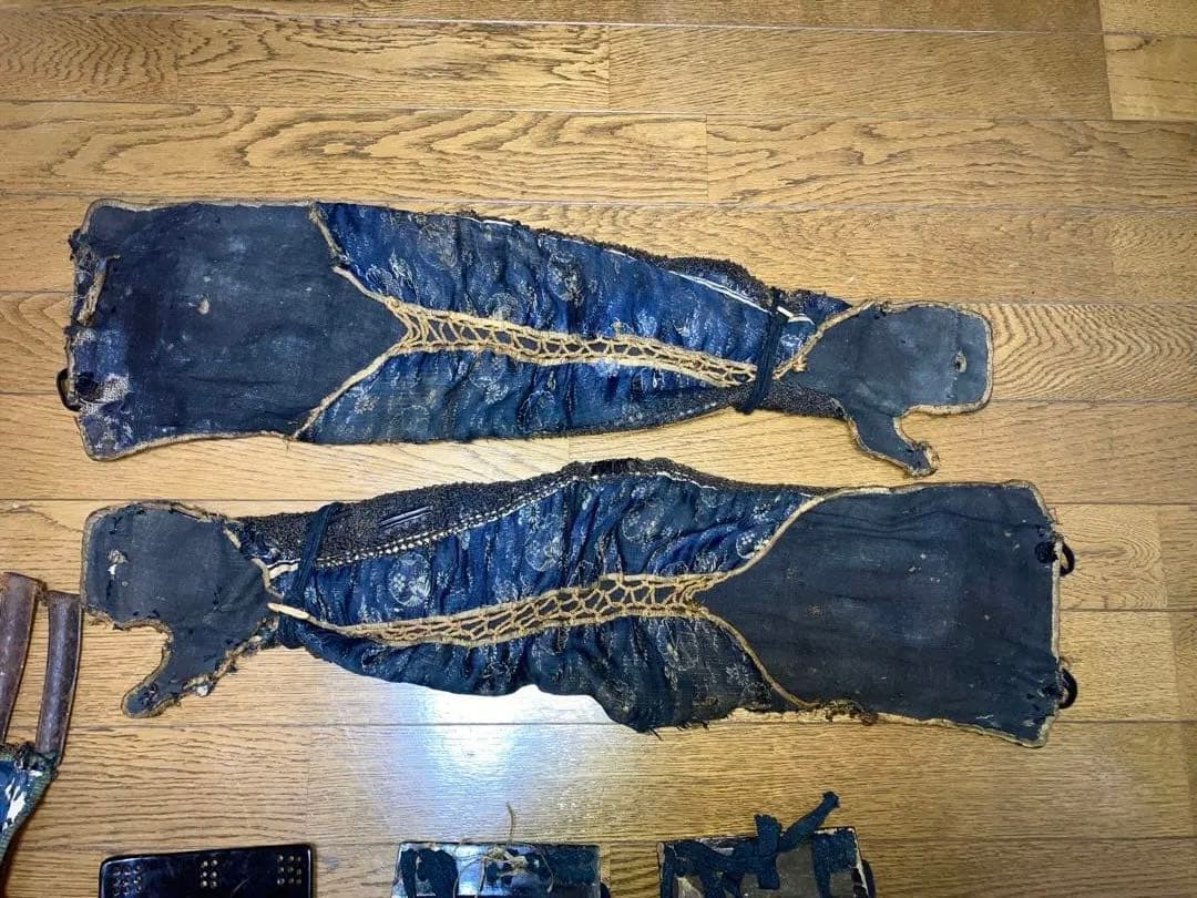 江戸期　甲冑の籠手、脛当て、草摺の部品セット