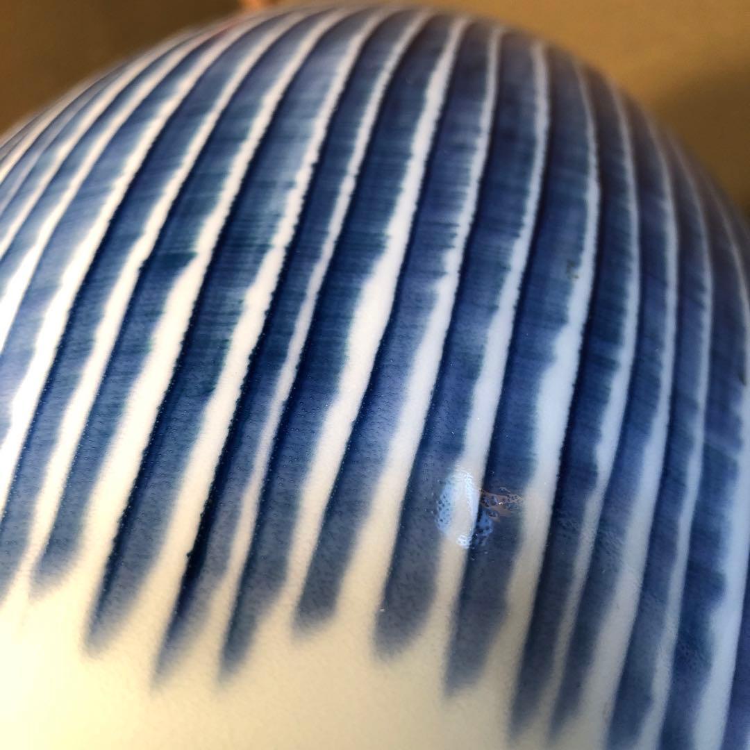 陶芸日展作家 藤井朱明作 染付志乃ぎ彫 花瓶 壺 大型 飾壺 共箱青白ストライプ