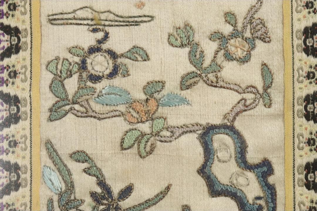 【珍】　★ 額装 才子佳人図繍片 ★　民国時期　刺繍 人物紋 亭台紋　民間織繍