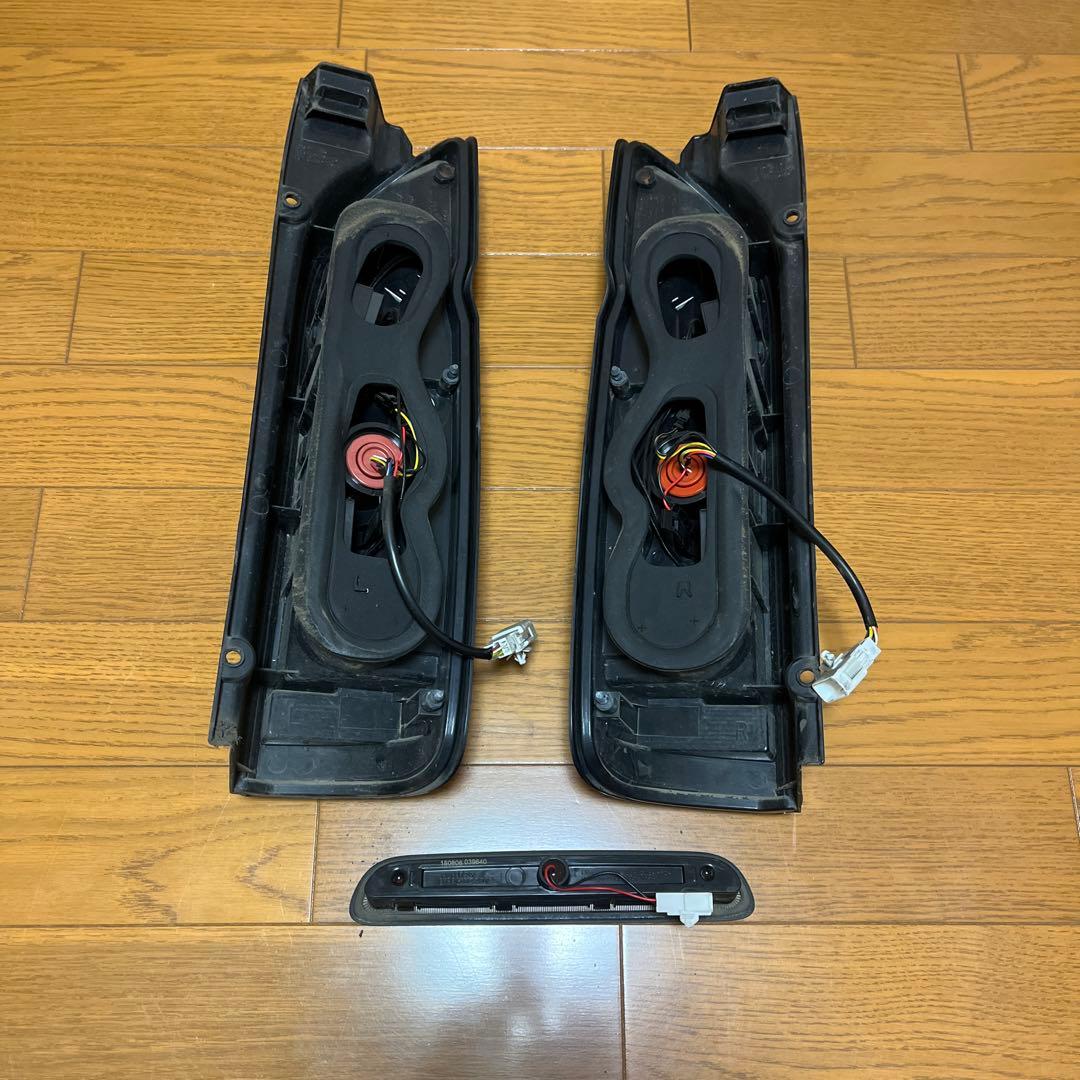 ハイエース　LEDテールレンズ