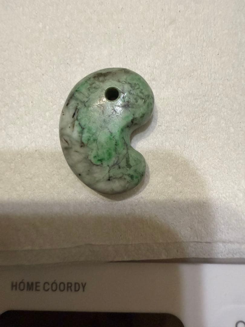 糸魚川翡翠‼️勾玉‼️糸巻き翡翠‼️希少‼️13.１g‼️送料無料‼️破格値‼️