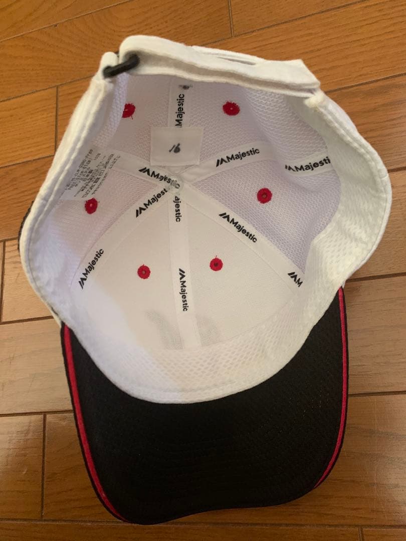 千葉ロッテマリーンズ　涌井秀章選手　練習用キャップ（実使用、サイン入り）