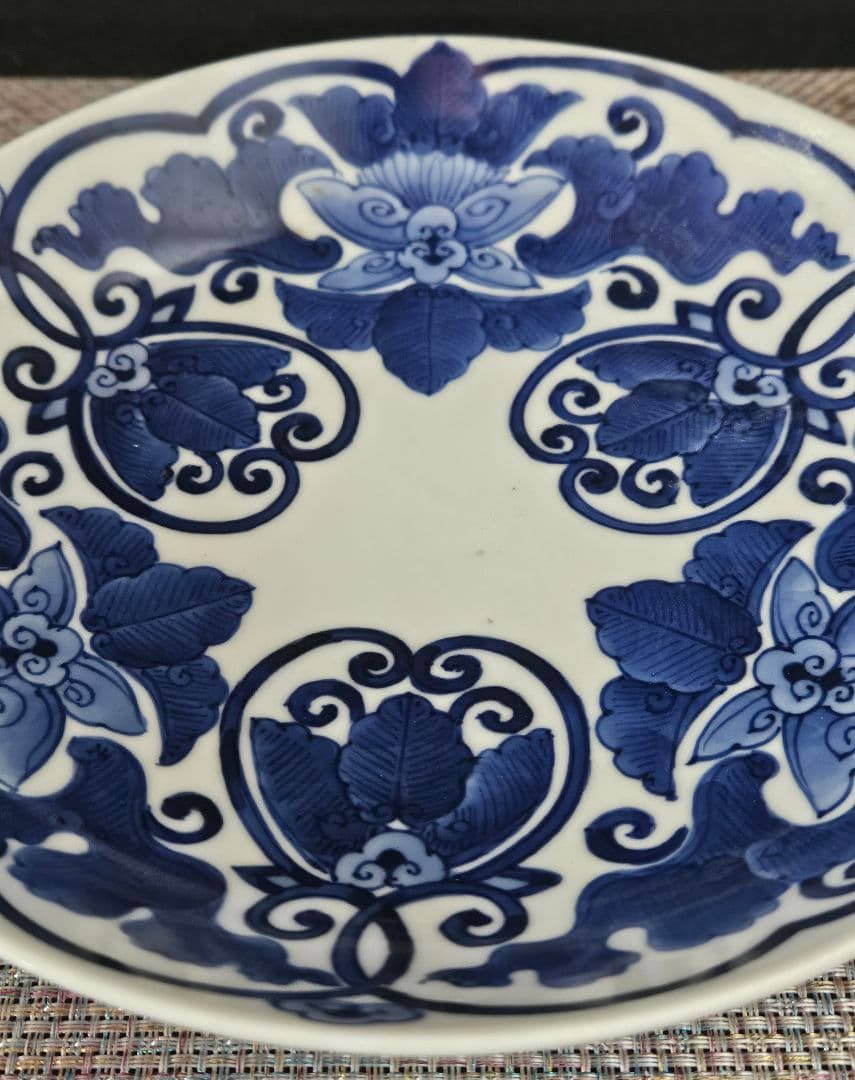 名品❗】 江戸時代後期　後期鍋島　藍鍋島　花に唐草文　径約20.9cm　櫛高台皿