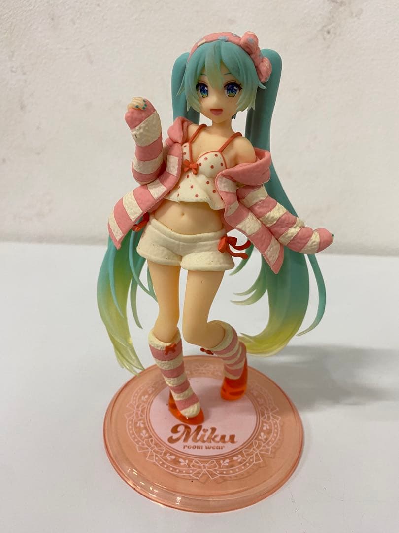 ID8731: 4体セット 初音ミク レーシングミク フィギュア 2023