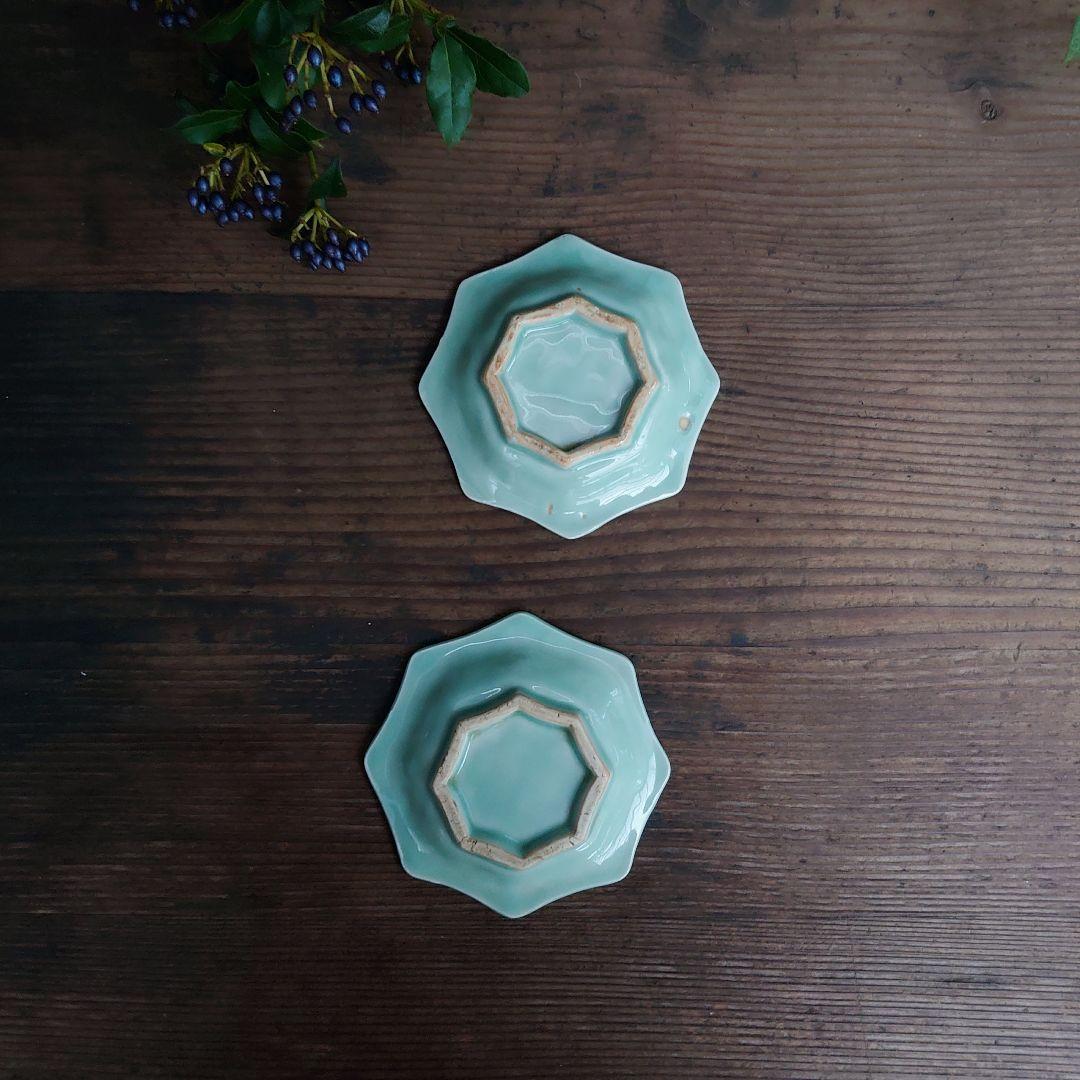 【ご成約】三田青磁 陽刻 花蝶文 八角小皿 と 骨董の器 おまとめ